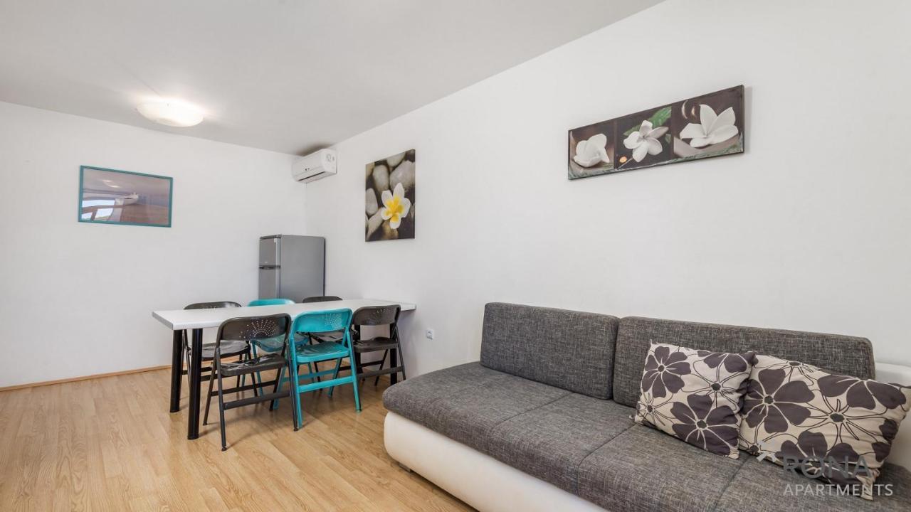 Rona Apartment Zrinka Poreč Buitenkant foto