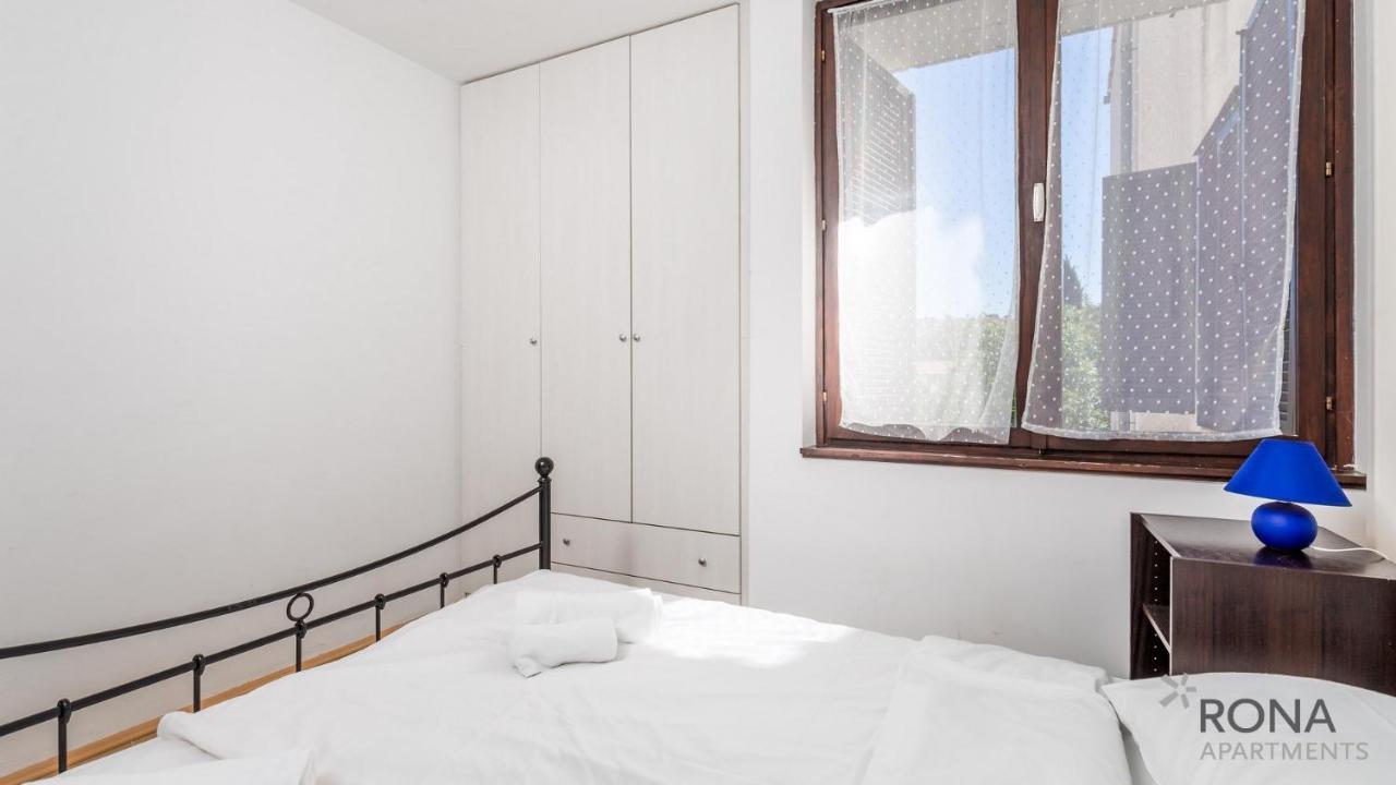 Rona Apartment Zrinka Poreč Buitenkant foto