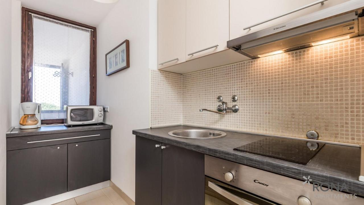 Rona Apartment Zrinka Poreč Buitenkant foto