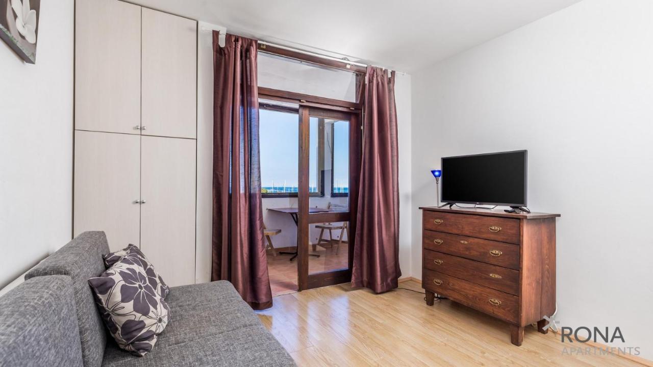 Rona Apartment Zrinka Poreč Buitenkant foto